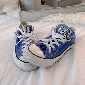 Blue converse all-star size 4 (boys) / 6 (women’s)